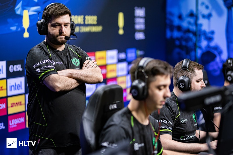 游戏竞技：AK系列vsM4系列——M4A1-S与M4A4实战性能解析与选择指南